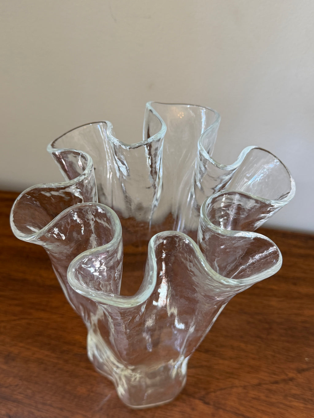 Vintage Eva Muurla Finland Ruffled 8” Handkerchief Glass Blown Vase