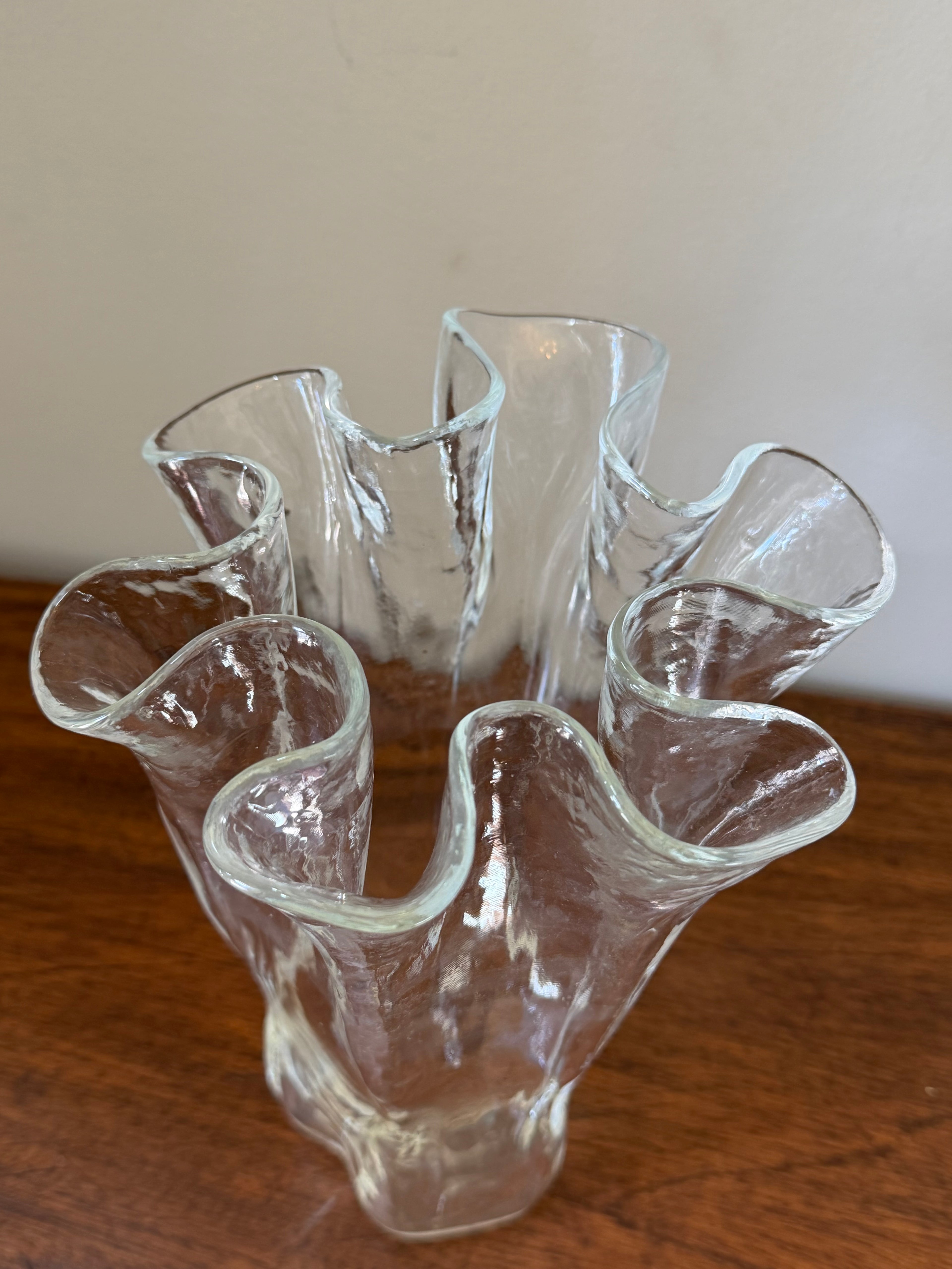 Vintage Eva Muurla Finland Ruffled 8” Handkerchief Glass Blown Vase