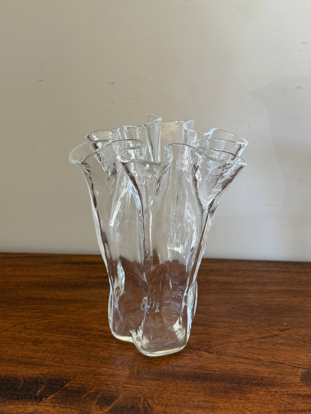 Vintage Eva Muurla Finland Ruffled 8” Handkerchief Glass Blown Vase